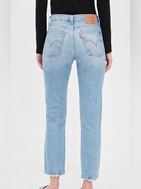 Levi- Light Wash High-Rise Jeans - Blue